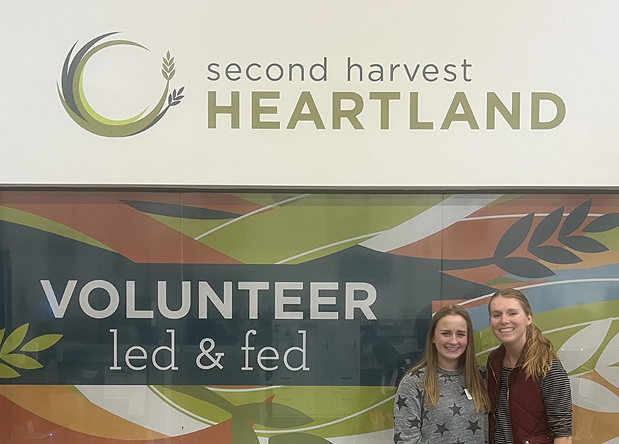 Second Harvest Heartland volunteers